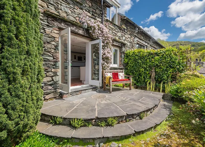 Dwarf Hall - Central Ambleside