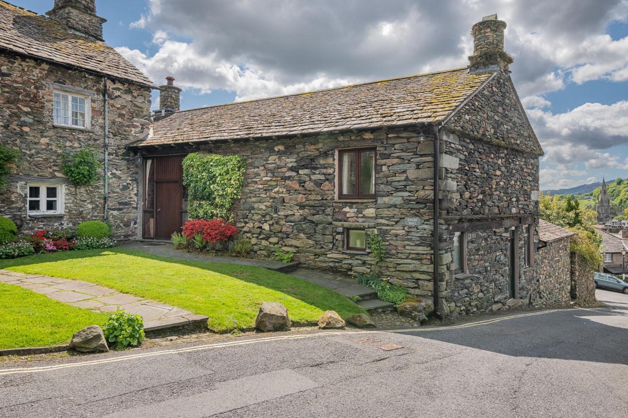 Dwarf Hall - Holiday home